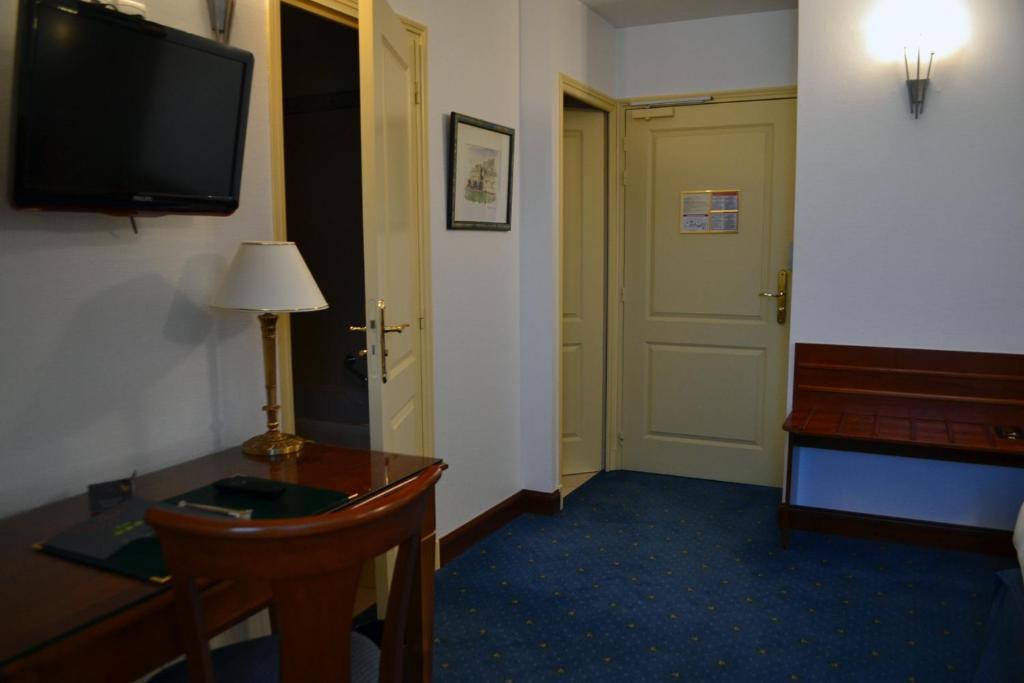 Coq Hotel Montreuil  Eksteriør billede