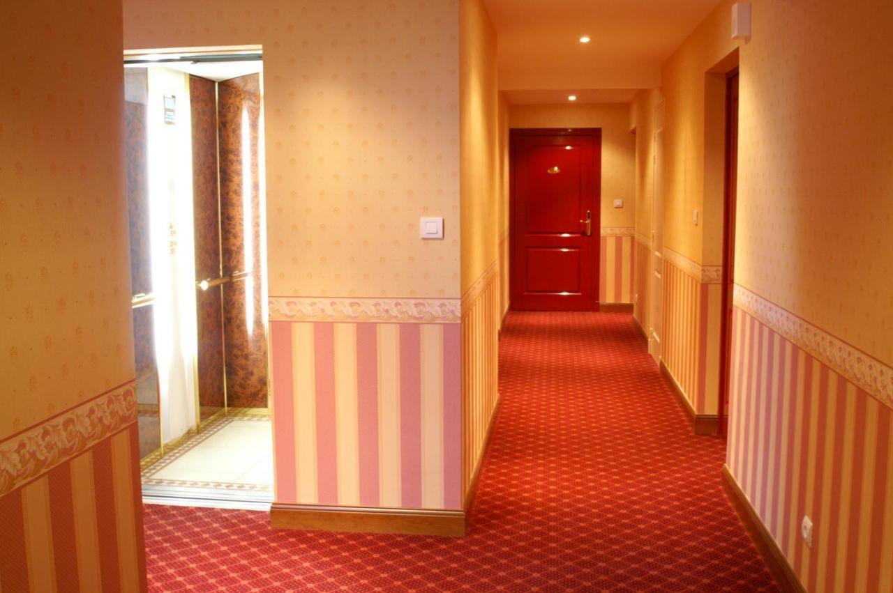 Coq Hotel Montreuil  Eksteriør billede